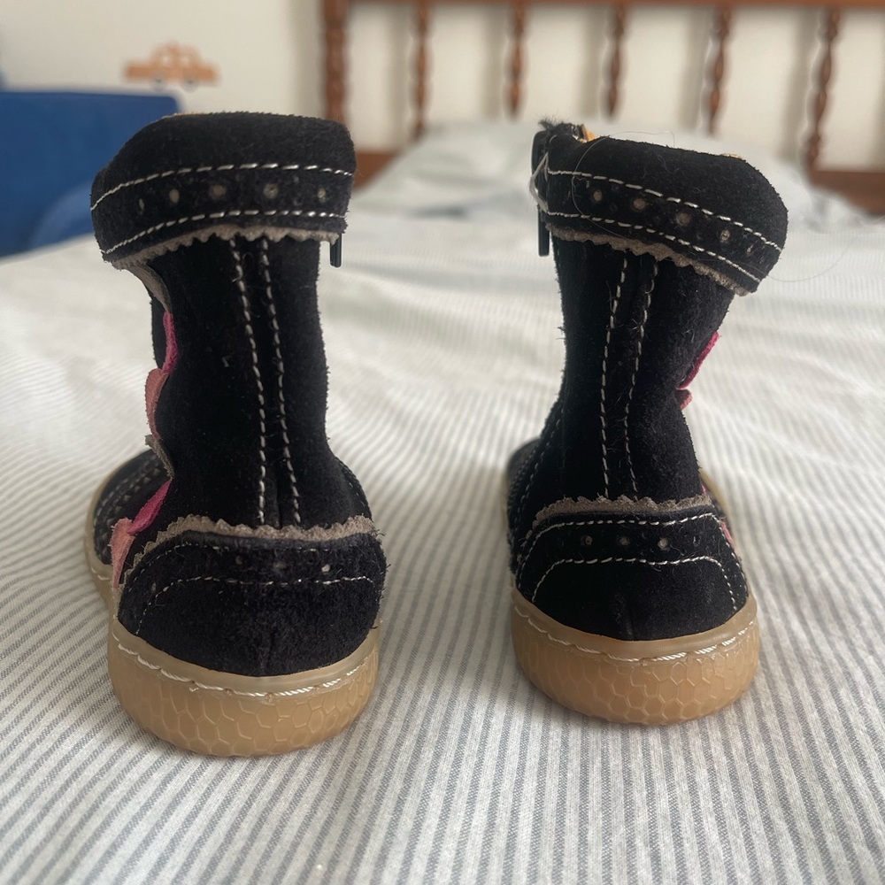 Livie & Luca Black Boots with Pink Hearts - Picture 3 of 5